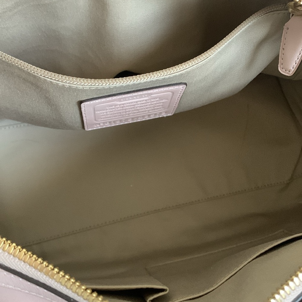 COACH Ballet Pink Leather Barrel Bag
Excellent Condition, barely used. - Picture 11 of 14